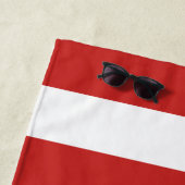 Monogramm aus weißem und rotem Streifen Strandtuch (Beispiel)