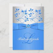 Monogramm-blaue silberne Blumenschläger Mitzvah Einladung (Vorderseite)