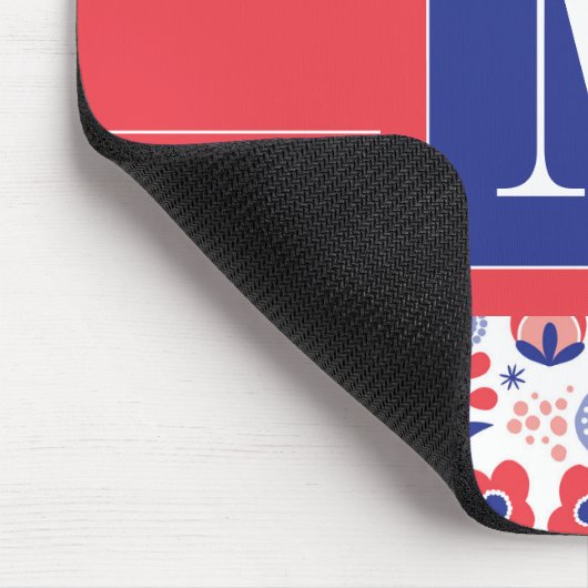 Monogramm | blaues u. korallenrotes Blumenmuster Mousepad (Ecke)