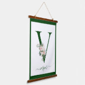 Monogramm Blumeninitiale V Wandteppich Mit Holzrahmen (Gewinkelt)