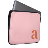 Monogramm Buchstabe Pink & Rot Minimalistisch Laptopschutzhülle (Vorne Rechts)