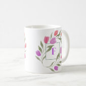 Monogramm Buchstaben F Lila und weiß mit Blume Kaffeetasse (VorderseiteRechts)
