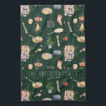 Monogramm-Camping | Aquarellbilder Geschirrtuch<br><div class="desc">Ein perfektes Kunstwerk für jeden, der Camping Liebe hat. Mit Aquarellbildern von Camping-Elementen mit Ihrem Familiennamen. Fügen Sie diesem Design Ihre benutzerdefinierte Formulierung hinzu, indem Sie die "Diese Vorlage bearbeiten"-Felder auf der rechten Seite des Elements verwenden, oder klicken Sie auf die blaue Schaltfläche "Anpassen", um den Text anzuordnen, die Schriftart...</div>