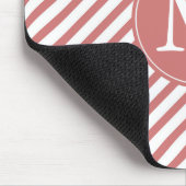 Monogramm Coral und White Stripes Mousepad (Ecke)