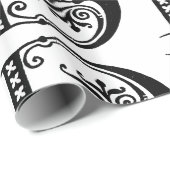 Monogramm D Initial Black and White Floral Pattern Geschenkpapier (Rolleneckpunkt)