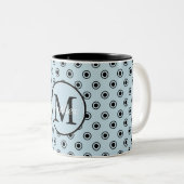 Monogramm der blauen schwarzen Punkte Zweifarbige Tasse (VorderseiteRechts)