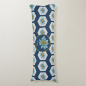 Monogramm der geometrischen Blume Seitenschläferkissen (Vorderseite Vertikal)