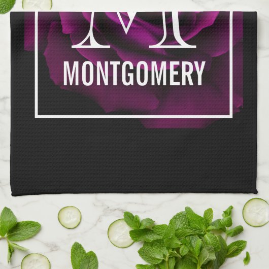 Monogramm der gotischen Blume mit Lila Rote Rose Geschirrtuch (Gefaltet)