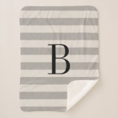 Monogramm der grauen Streifen | Modernes Bauernhau Sherpadecke (Vorderseite)