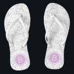 Monogramm der grauen und der Lila Blumendach Badesandalen<br><div class="desc">Maßgeschneiderte,  bedruckte Flop-Sandalen mit einem eleganten,  floralen Damastmuster und einem eigenen Monogramm oder einem anderen Text in einem Kreissaal. Klicken Sie auf Anpassen,  um Schriftart und Farben zu ändern oder eigene Bilder hinzuzufügen,  um ein einzigartiges Design zu erstellen!</div>