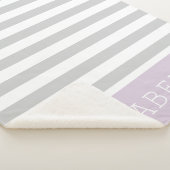 Monogramm der grauen und der Lilac-Streifen | Edit Sherpadecke (3/4)