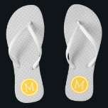 Monogramm der grauen und gelben kleinen Punkte Badesandalen<br><div class="desc">Maßgeschneiderte gedreht Flop Sandalen mit einem niedlichen gürtelförmigen Polka-Punktmuster und einem eigenen Monogramm oder einem anderen Text in einem Kreisrahmen. Klicken Sie auf Anpassen,  um Schriftart und Farben zu ändern oder eigene Bilder hinzuzufügen,  um ein einzigartiges Design zu erstellen!</div>