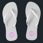 Monogramm der grauen und Lila kleinen Punkte Badesandalen<br><div class="desc">Maßgeschneiderte gedreht Flop Sandalen mit einem niedlichen gürtelförmigen Polka-Punktmuster und einem eigenen Monogramm oder einem anderen Text in einem Kreisrahmen. Klicken Sie auf Anpassen,  um Schriftart und Farben zu ändern oder eigene Bilder hinzuzufügen,  um ein einzigartiges Design zu erstellen!</div>