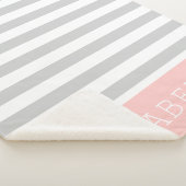 Monogramm der grauen und rosa Streifen | Editierba Sherpadecke (3/4)