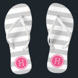 Monogramm der grauen und rosafarbenen Preppy-Strei Badesandalen<br><div class="desc">Maßgeschneiderte,  bedruckte Flop-Sandalen mit einem preppy-nautical-Stripe-Muster und einem eigenen Monogramm oder einem anderen Text in einem Circle-Rahmen. Klicken Sie auf Anpassen,  um Schriftart und Farben zu ändern oder eigene Bilder hinzuzufügen,  um ein einzigartiges Design zu erstellen!</div>