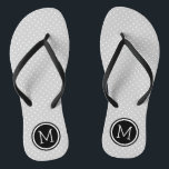 Monogramm der grauen und schwarzen Tiny Dots Badesandalen<br><div class="desc">Maßgeschneiderte gedreht Flop Sandalen mit einem niedlichen gürtelförmigen Polka-Punktmuster und einem eigenen Monogramm oder einem anderen Text in einem Kreisrahmen. Klicken Sie auf Anpassen,  um Schriftart und Farben zu ändern oder eigene Bilder hinzuzufügen,  um ein einzigartiges Design zu erstellen!</div>