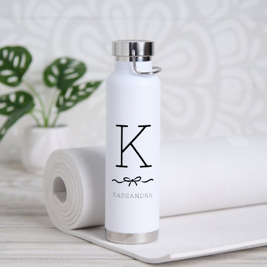 Monogramm der Minimalistischen Bow-Typografie Schw Trinkflasche (Yoga (gedreht))