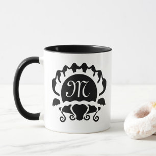 Monogramm der schwarzen Clam-Silhouette Tasse