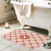 Monogramm der Terracotta und der weißen Maschendra Badematte