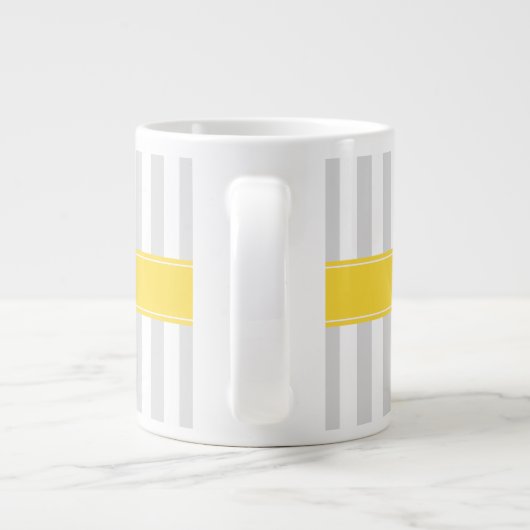 Monogramm des Ananas, grau, weiß Streifen Jumbo-Tasse (Rückseite)