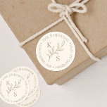 Monogramm des eleganten Greenery Floral Wedding Lo Runder Aufkleber<br><div class="desc">Elegante Greenery Floral Wedding Logo Monogram Classic Round Sticker Ob Sie den Knoten in Ihrer Heimatstadt oder Sprichwort "I do" vor dem Hintergrund eines weit entfernten tropischen Paradieses verbinden unsere Hochzeitskollektion Eleganz und Minimalismus nahtlos zum Set für Ihren besonderen Tag. Es stehen Anpassungsoptionen zur Verfügung, um sicherzustellen, dass Ihre Designs...</div>