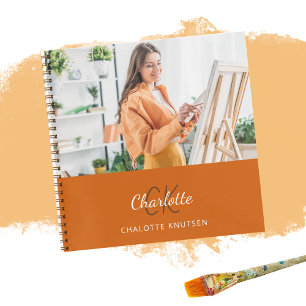 Monogramm des Fotos Orange im Sketchbook Notizblock