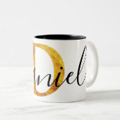 Monogramm des Gold"D" mit personalisiertem Namen Zweifarbige Tasse (VorderseiteRechts)