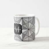Monogramm des grauen Schwarz-weißen Mosaikdreiecks Kaffeetasse (VorderseiteRechts)