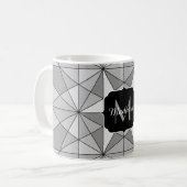 Monogramm des grauen Schwarz-weißen Mosaikdreiecks Kaffeetasse (Vorderseite Links)