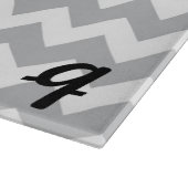Monogramm des grauen und des weißen Zickzack Strei Schneidebrett (Ecke)