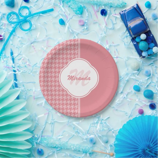 Monogramm des hellrosa Hahnentrittmusters mit Name Pappteller (Party)