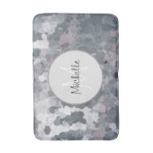 Monogramm des modernen graurosa Abstrakten Kreises Badematte (Vorderseite Vertikal)