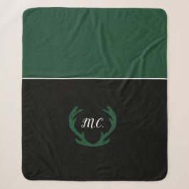 Monogramm des modernen grünen Hirschantlers Sherpadecke