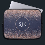 Monogramm des Navy Blue Blink Rose Rose Glitzer Laptopschutzhülle<br><div class="desc">Blush Pink - Rose Gold und Navy Blue Imitate Glitzer und Sparkle Elegant Mit Monogramm Initials Case. Dieser Fall kann so angepasst werden,  dass er Ihren Anfangs- und Vornamen enthält.</div>