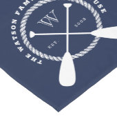 Monogramm des Navy Blue White Nausea House Kurzer Tischläufer (Ecke)