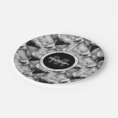 Monogramm des Schwarz-weißen Fotos anpassen Pappteller (Schrägansicht)