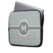Monogramm des Single auf grauen Hexagonen Laptopschutzhülle (Vorderseite Links)