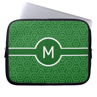 Monogramm des Single auf grünen Hexagonen Laptopschutzhülle