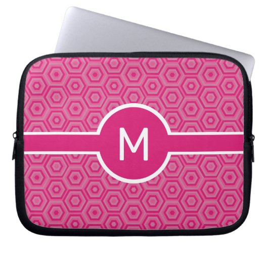 Monogramm des Single auf rosa Hexagonen Laptopschutzhülle (Vorderseite)