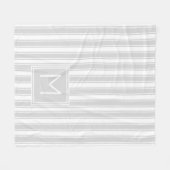 Monogramm des weichen, grauen und weißen Tick-Stri Fleecedecke (Vorderseite (Horizontal))