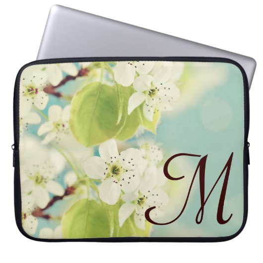 Monogramm des weißen Kirschblossom Flow 15" Notebo Laptopschutzhülle (Vorderseite)
