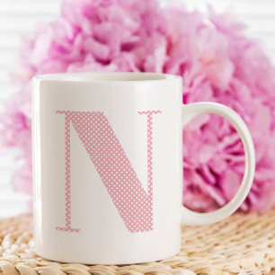 Monogramm des weißen Polka-Dots in Rosa Kaffeetasse