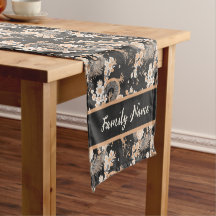 Monogramm-Drachen und Blüten