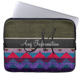 Monogramm dunkelgrüne Chevron-Zickzack-Jute-Burlap Laptopschutzhülle