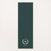 Monogramm dunkelgrüne stilvolle moderne Minimalist Yogamatte (Vorderseite)