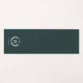 Monogramm dunkelgrüne stilvolle moderne Minimalist Yogamatte (Vorderseite (Horizontal))