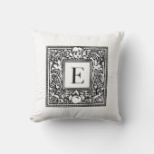 Monogramm E Initial Black and White Floral Pattern Kissen (Vorderseite)