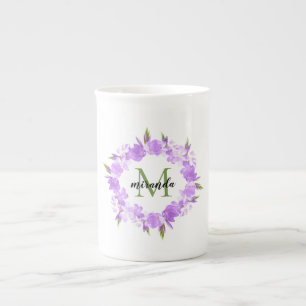 Monogramm eines Lila Blumenkornnamens Porzellantasse