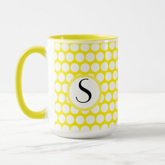 Monogramm erste hellgelbe weiße Polka-Punkte Tasse (Links)