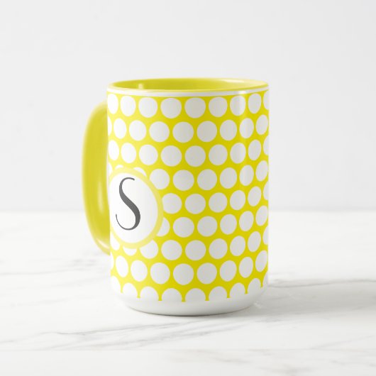 Monogramm erste hellgelbe weiße Polka-Punkte Tasse (Vorderseite Links)
